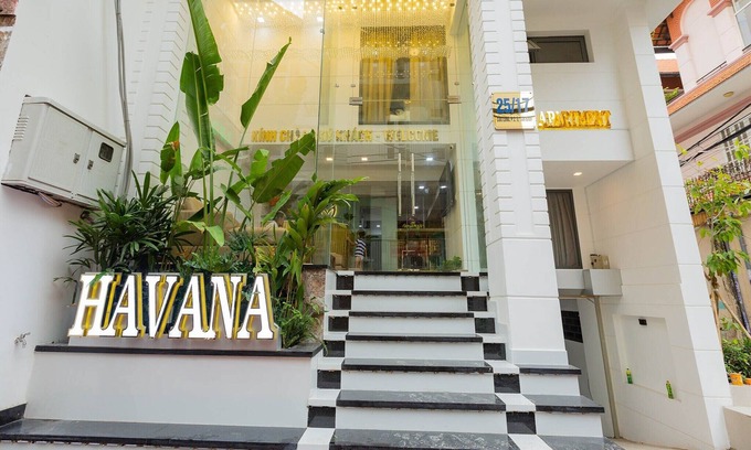 Tan Binh Maison | Spacious Suite Getaway | Close to Havana Airport