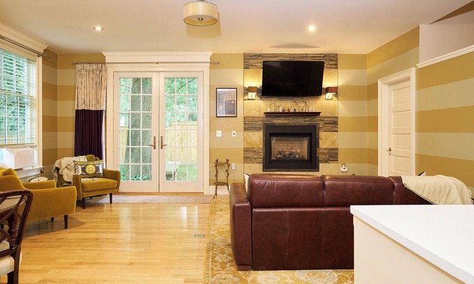 Trumansburg Appartement | Spacious Suite in Historic Mansion