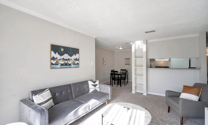 Midland Maison | Quiet 1BR in Heart of Midland