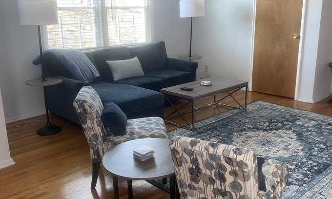 East Flushing Appartement | Spacious sunny two bedroom apartment in Flushing. Perfect for roommates, family.