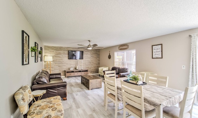 Spring Hill Maison | Spacious Sunshine Estate*Pool*Beaches*Near Springs