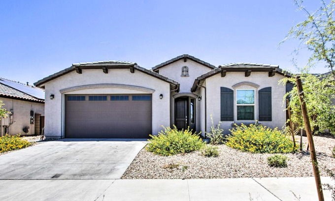 Surprise Maison | Spacious Surprise Home Near Sports Stadiums!