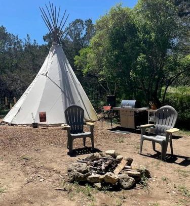 Marble Falls Autre | Spacious Tipi with Outdoor BBQ and Fire Pit in Texas