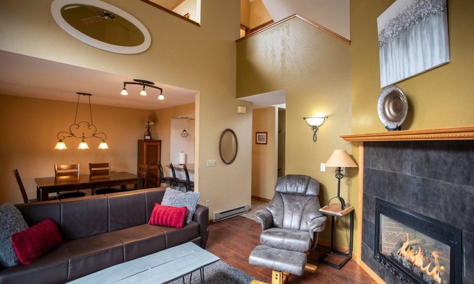 Ellicottville Maison | SPACIOUS TOWNHOME, GREAT SLOPE VIEWS - PERFECT FOR YOUR OUTDOOR GETAWAY!