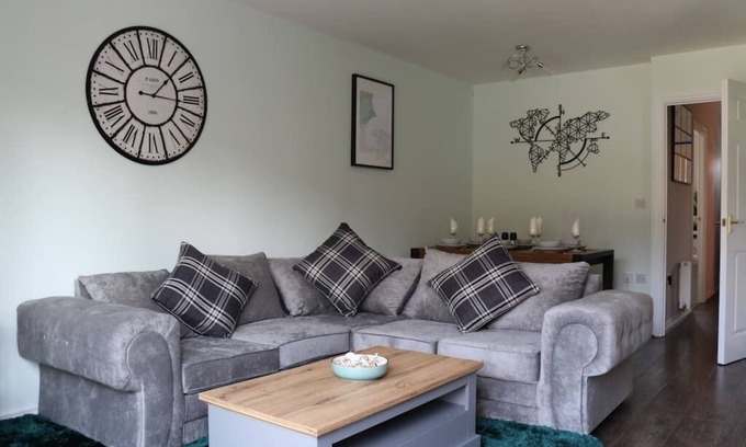 Tipton Appartement | Spacious Townhouse Tipton, Ideal for Contractors, Travellers & Families