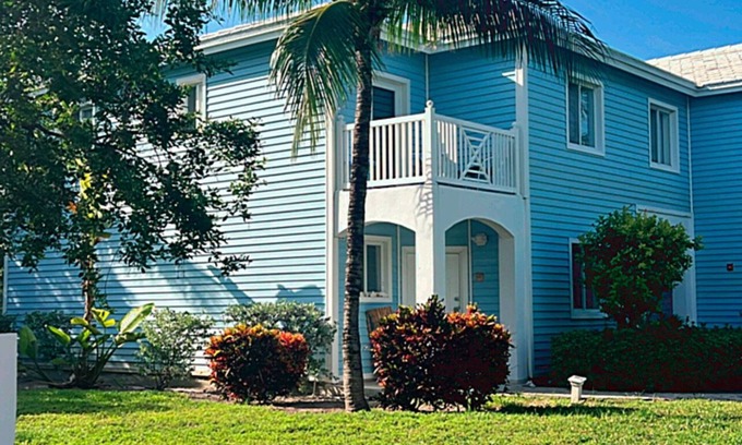 North Bimini Maison | 🏝️ Spacious Townhouse 2-Bedroom with Private Balconies & Backyard BBQ,