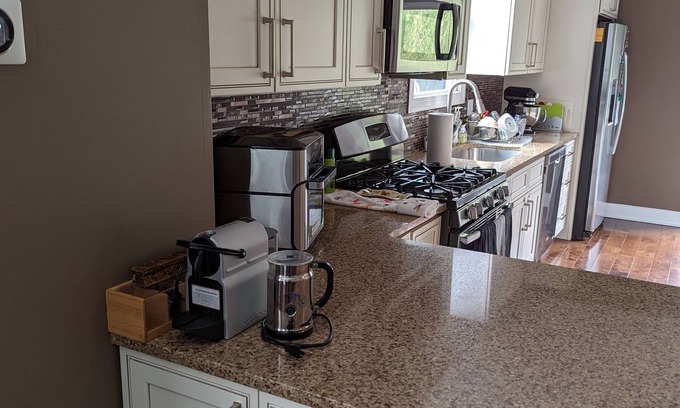 Roxborough-Manayunk Maison | Spacious townhouse with fenced yard and 3 outdoor spaces