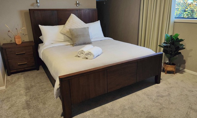 Richmond Heights Maison | Spacious & Tranquil - 5min town *No Service Fee*