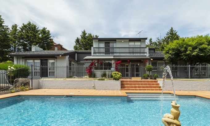 Templestowe Maison | Spacious Tranquility - 4 Bdrm - Pool, Tennis, Netflix.