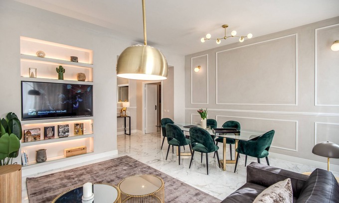 Rione VII Regola Appartement | Designer Family Home - 6 AC / WIFI / Heating / Elevator