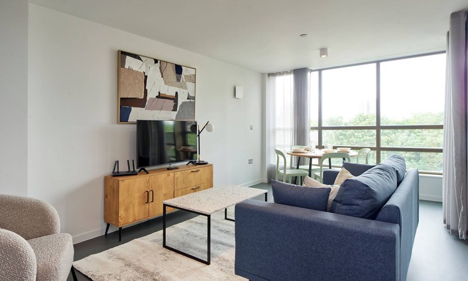 Poplar Appartement | Spacious two-bedroom home in East London