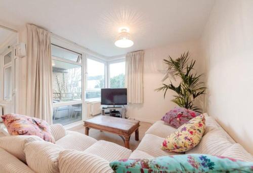 West Hill Appartement | Spacious Two Double Bedroom Flat