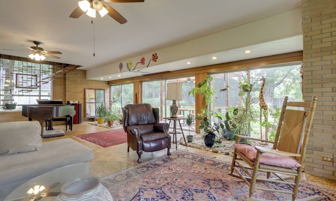 Yellow Springs Maison | Spacious & Updated Farmhouse in Yellow Springs