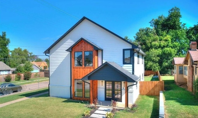 Lincoln Terrace Maison | Spacious upscale 4-bedroom house near the OU Medical Center