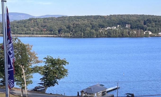 Laconia Maison | Spacious vacation spot on Lake Winnisquam! Sleep up to 8