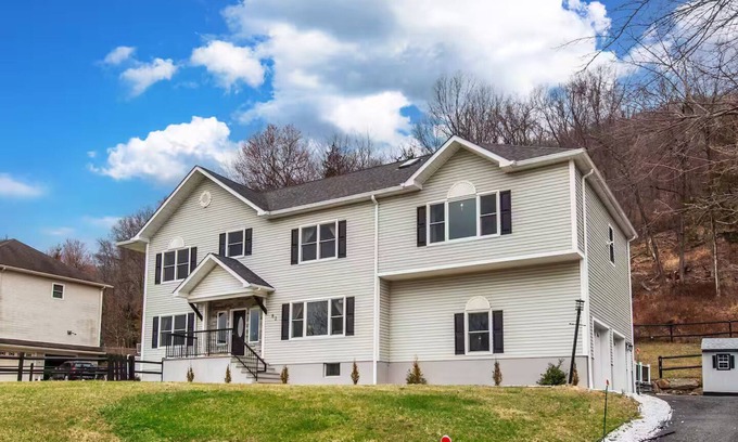 Wantage Maison | Spacious Vernon retreat home