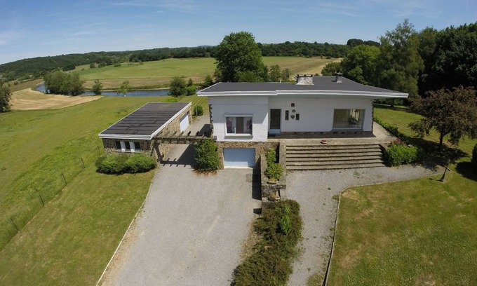 Noiseux Villa | Villa avec jacuzzi et sauna près de la rivière, Ardennes