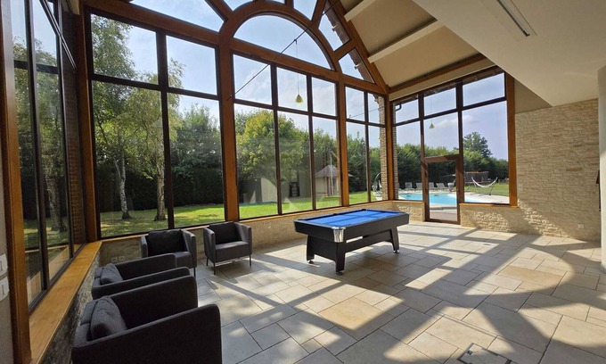 Vitrai-sous-Laigle Maison | Spacious villa with pool