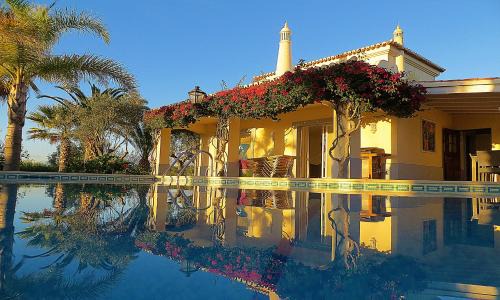 Estombar Villa | Spacious Villa in Carvoeiro with Private Pool
