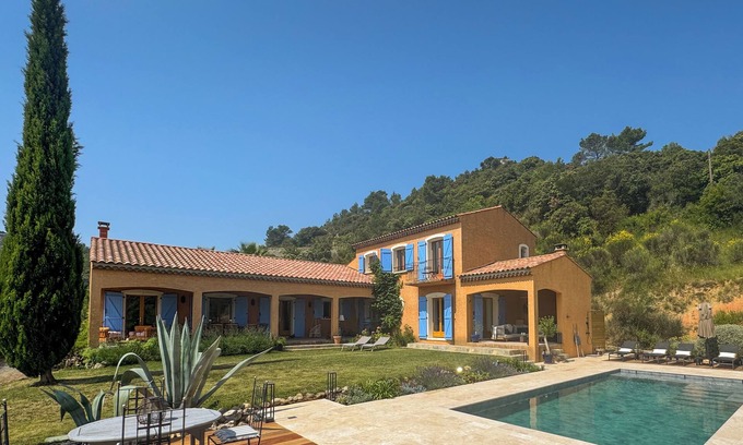 Saint-Chinian Villa | Villa magnifiquement située, entre Saint Chinian et Assignan. Piscine chauffable