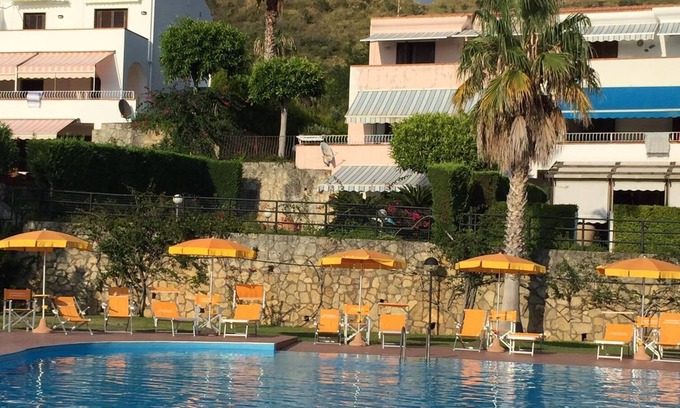 Bonifati Villa | Large Villa with garden and swimming pool 100m from the sea