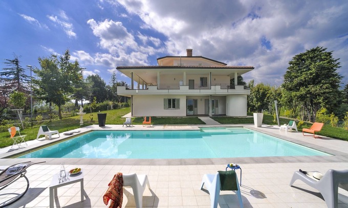 Tavullia Villa | Villa spacieuse à Tavullia avec piscine privée