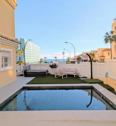 Guardamar del Segura Villa | Spacious villa with private pool and beach views