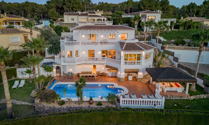 Tarraula Villa | Villa de luxe spacieuse avec vue panoramique exceptionnelle - piscine chauffée