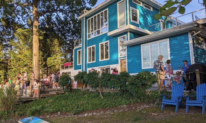 Eastport Maison | Spacious Waterfront 5-bedroom house in charming Annapolis with Hot Tub