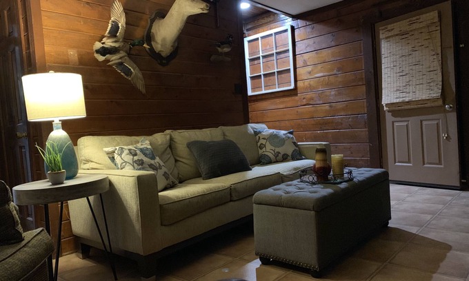 Sardis Cabine | Spacious waterfront cabin located on the lower Sardis lake.