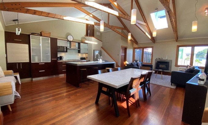 Wellington Maison | Spacious Wellington Family Oasis