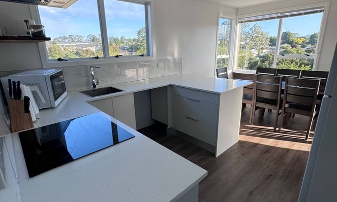 Henderson Maison | Spacious West Auckland Accommodation