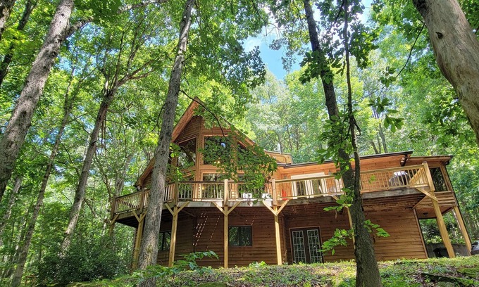Cleveland Cabine | Spacious, Wooded views near HELEN and Dahlonega