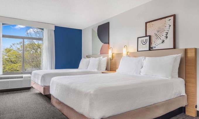 Executive Park Hôtel | Spark by Hilton Charlotte Tyvola I-77