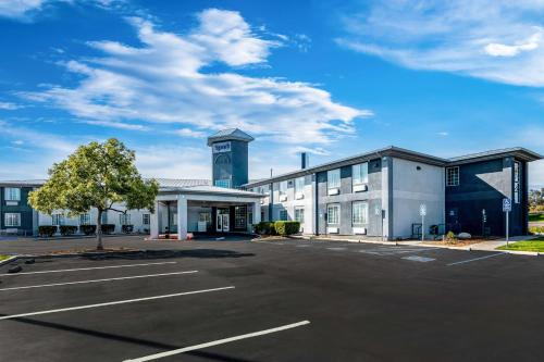 Williams Hôtel | Spark by Hilton Newest Hotel in Williams CA