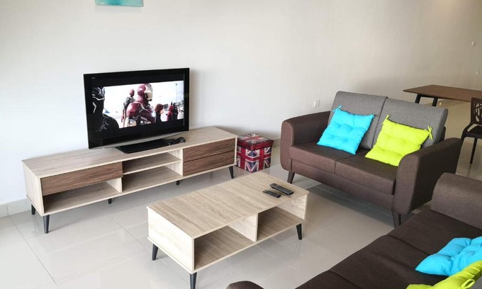 Jenjarom Maison | Sparkling clean Homestay @ Kota Kemuning - Rimbayu