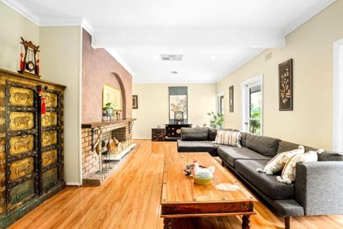 Donvale Maison | Sparkling Family Friendly Gem in Leafy Donvale