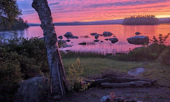 Hartland Cottage | Grande Moose Lake Cottage dans un calme Cove, progressive Sandy Beach, pêche, couchers de soleil