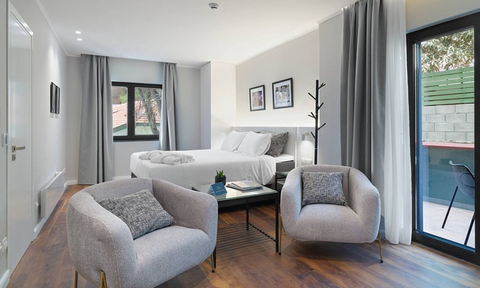 Platres Appartement | Eco-de Luxe-Studio-Douche-Balcon