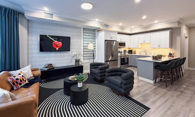 Portsmouth Appartement | Speakeasy Vibe ~ Luxe 1BR ~ <2min walk to MKT SQ