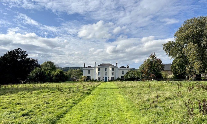 Lydney Maison | NEW 2024! Special Celebration Country House. 4 acre grounds. Pet Friendly!