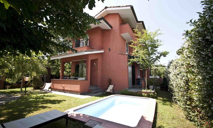 Forte dei Marmi Villa | OFFRE SPÉCIALE!, Villa à Forte dei Marmi avec piscine, WiFi, barbecue, près des clubs de plage