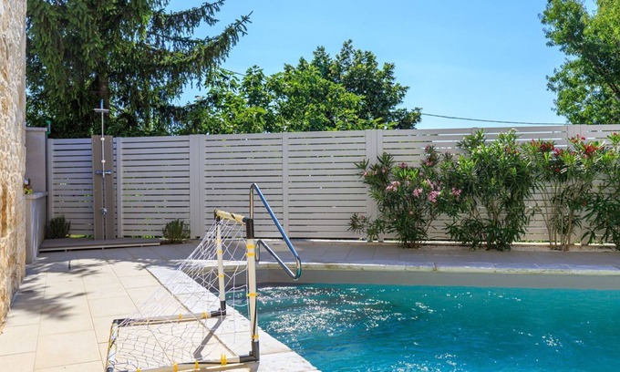Farini Cottage | Villa spéciale en pierre et meublée de façon moderne à Visnjan à 10 km de la mer