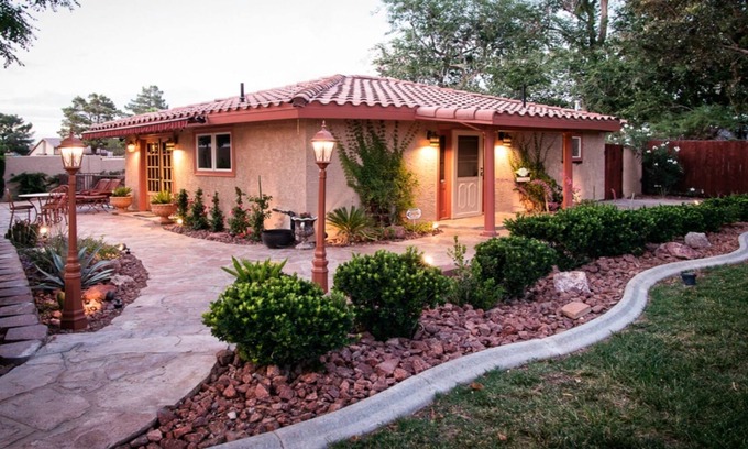 Royal Crest Rancheros Maison | Long-terme Las Vegas luxuriante, Tropical Garden Guesthouse w / Pool