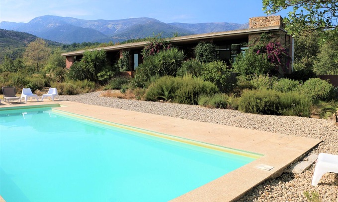 Villanueva De La Vera Maison | Spectaculaire maison avec vue sur la piscine et la nature luxuriante près de Madrid