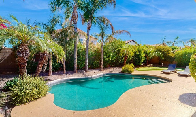 Arabian Crest Maison | Spectacular 3,900-square-foot home with heated pool & putting green