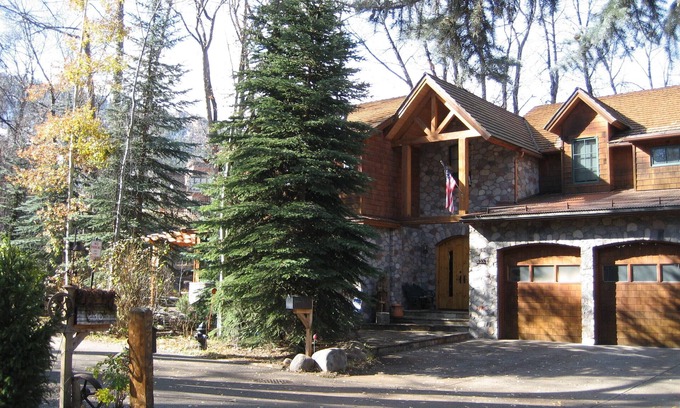 Aspen Maison | Spectaculaire Accueil sur la rivière Roaring Fork avec vue sur Aspen Mtn.