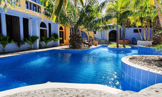 Lance aux Epines Villa | Spectaculaire 5 chambres, 5 salles de bain Condo avec accès à deux piscines