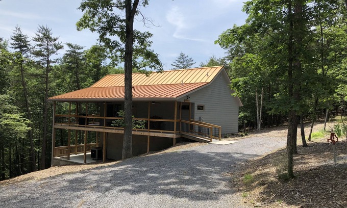 Berkeley Springs Cabine | Retraite de couples spectaculaires, emplacement boisé privé, animaux domestiques acceptés, WiFi