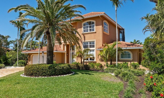 Shell Harbor Maison | Spectacular Direct access canal front beauty!